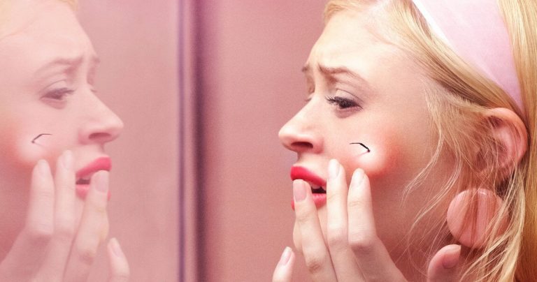 La tache rouge gonfle dans des histoires effrayantes à raconter dans le noir