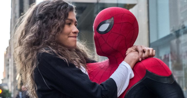 Zendaya atteint son paroxysme Mary Jane lors de la promotion de Spider: Man: loin de chez elle