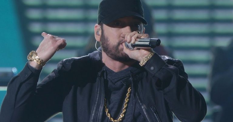 Eminem explique pourquoi il a joué aux Oscars 17 ans après avoir gagné 8 milles
