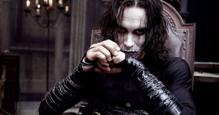 Le costume The Crow de Brandon Lee rapporte 25 000 $ aux enchères
