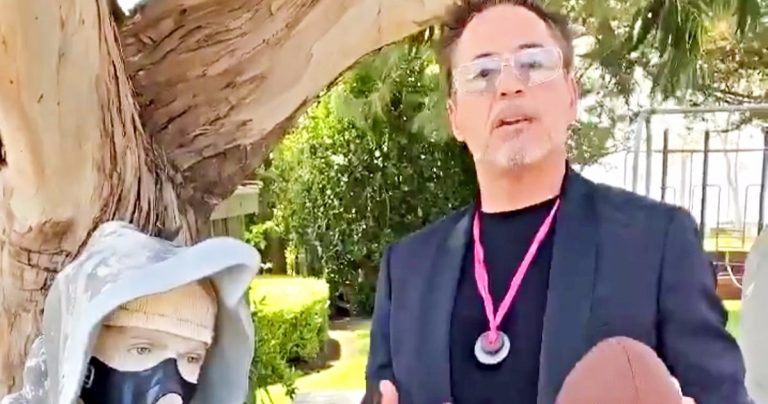 Robert Downey Jr. & AGBO Fantasy Football League font un don de 250 000 $ à la mémoire de Chadwick Boseman