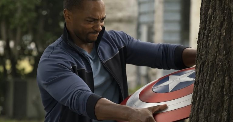 Falcon a le bouclier de Captain America, mais Anthony Mackie est-il prêt à embrasser le pouvoir?