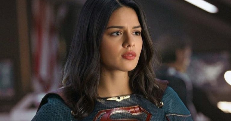 Sasha Calle s'habille en Supergirl dans les dernières photos du film Flash
